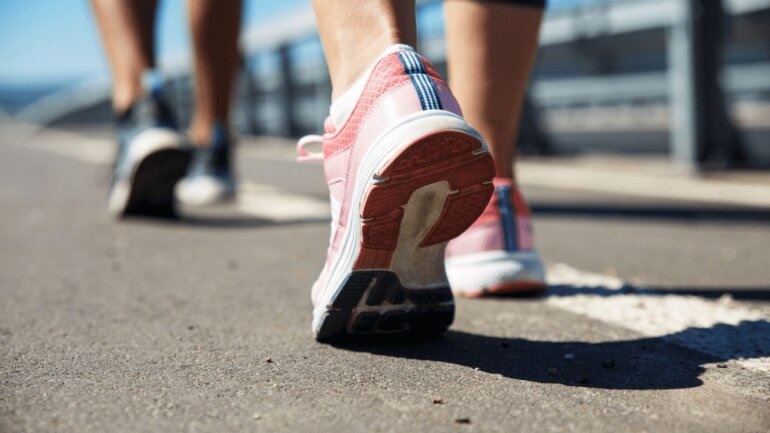 Για τους ηλικιωμένους, 500 επιπλέον βήματα την ημέρα σχετίζονται με χαμηλότερο καρδιακό κίνδυνο